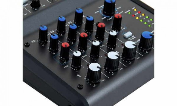 ALESIS MULTIMIX 4 USB FX