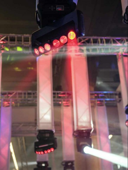 FUTURELIGHT Color Wave LED Moving Bar